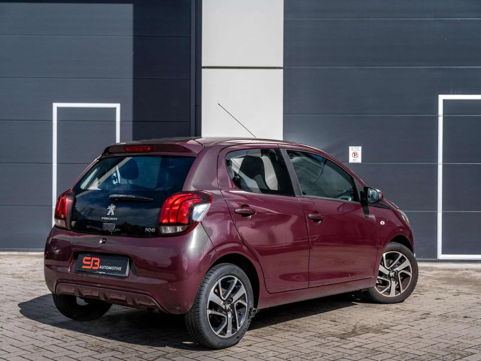 Peugeot 108 2015 photo 2