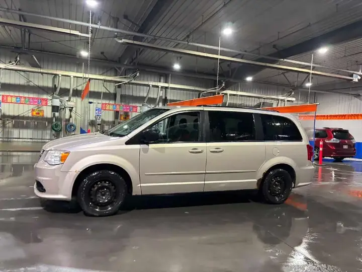 Dodge Caravan 2013 photo 3