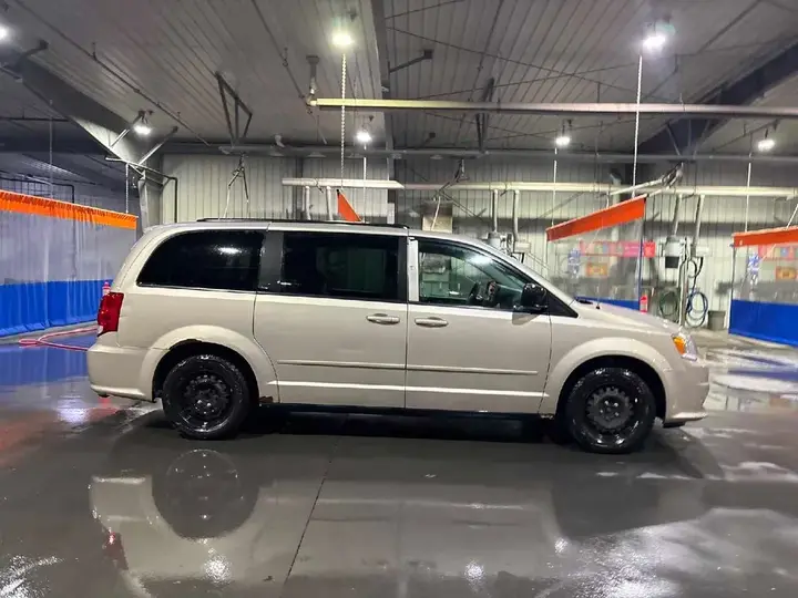 Dodge Caravan 2013 photo 4