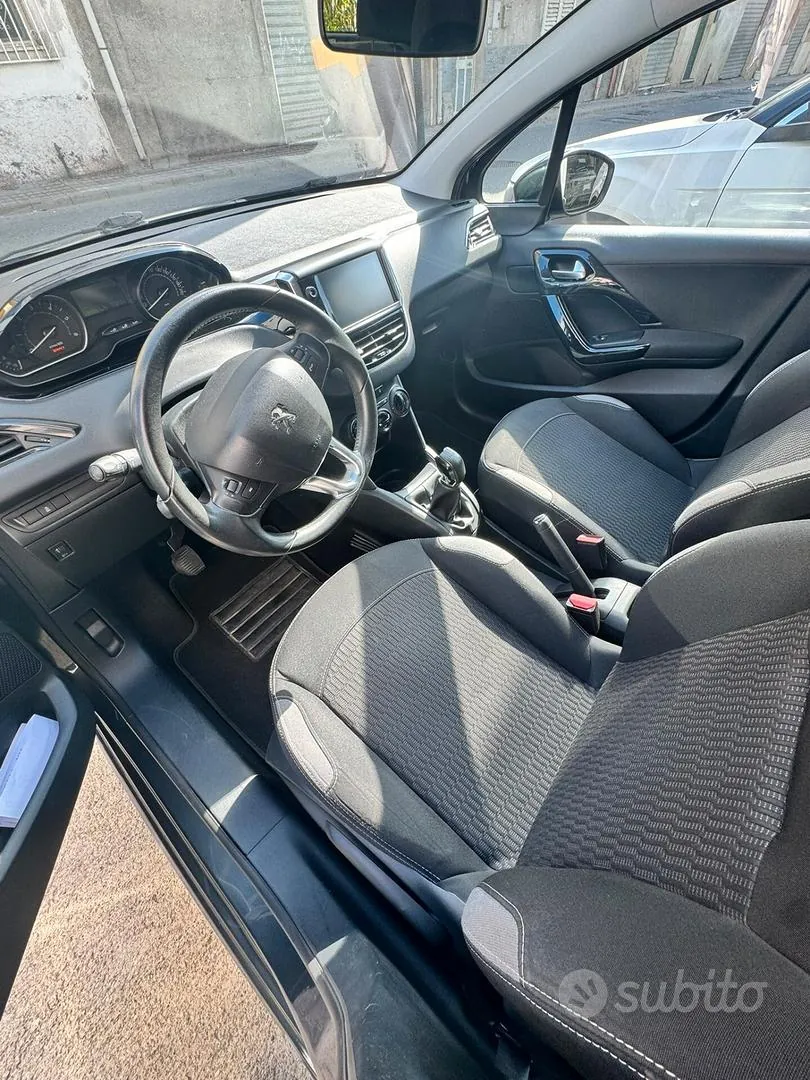Peugeot 208 2015 photo 4