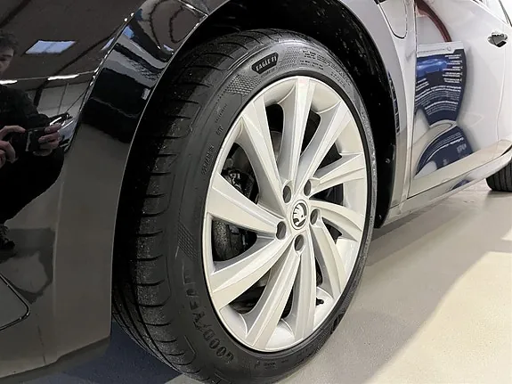 Skoda Octavia 2021 photo 2
