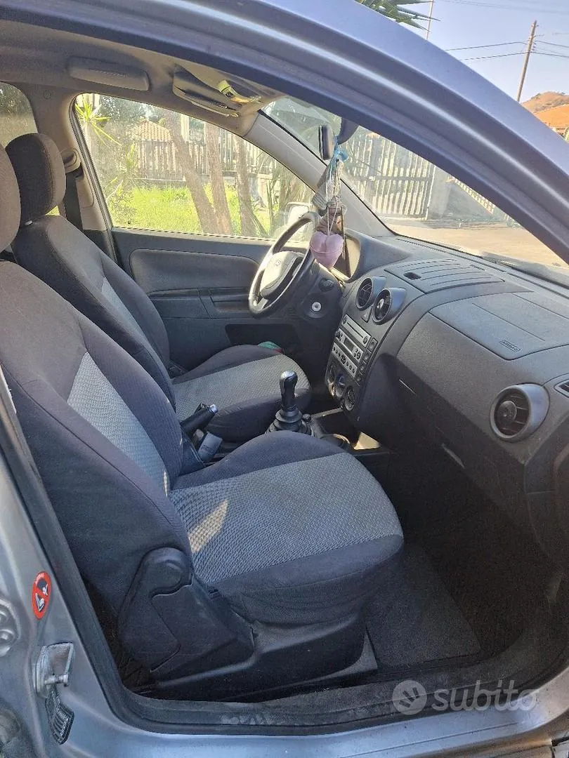 Ford Fusion 2005 photo 5