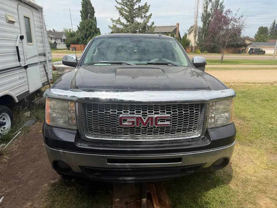 GMC Sierra 2011 photo 2