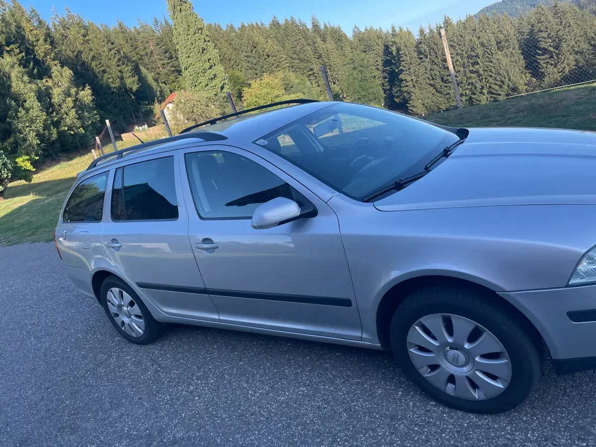 Skoda Octavia 2005 photo 2