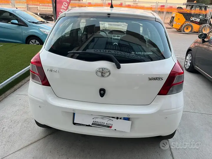 Toyota Yaris 2011 photo 5