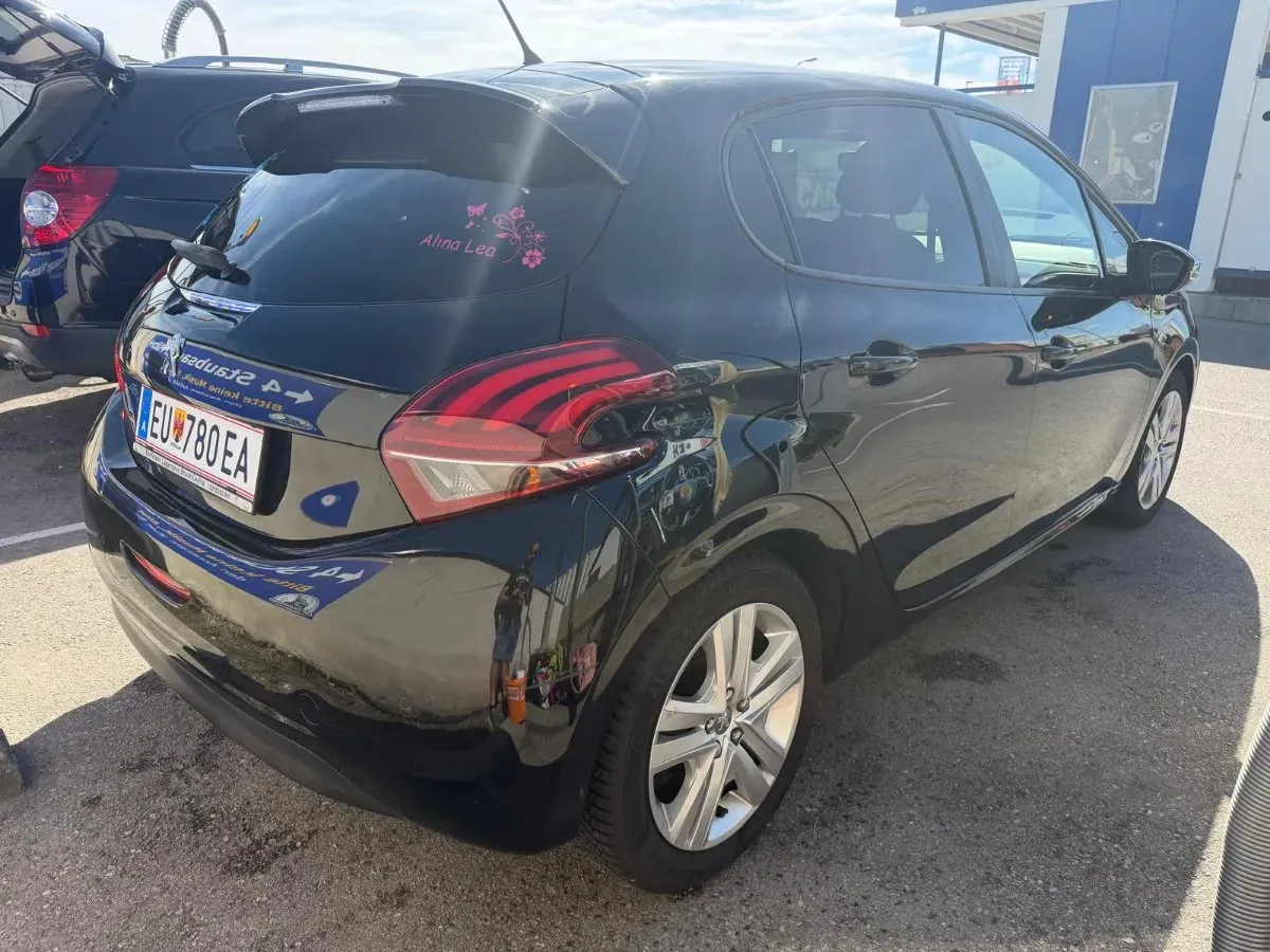 Peugeot 208 2017 photo 3