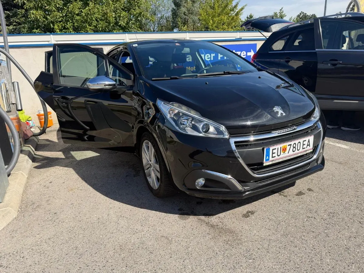 Peugeot 208 2017 photo 2