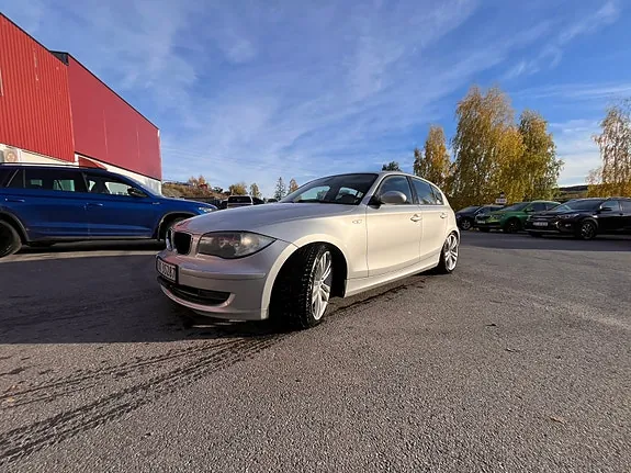BMW 118D 2009 photo 2