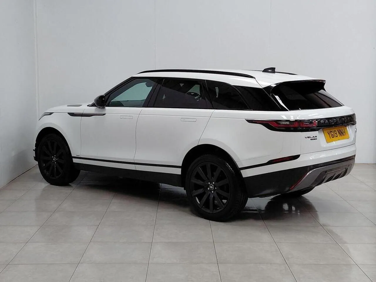 Land Rover Range Rover Velar 2019 photo 3