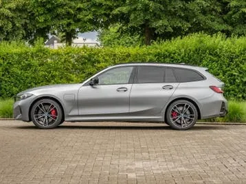 BMW 3 Series 2023 photo 3