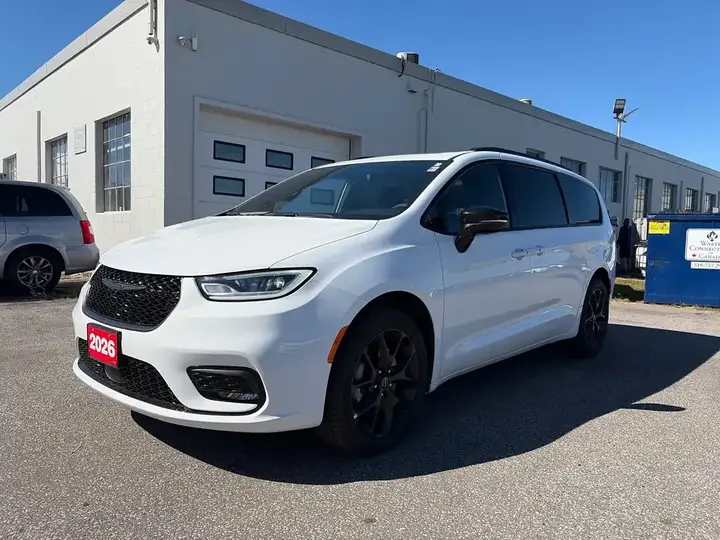 Chrysler Pacifica 2026 photo 3