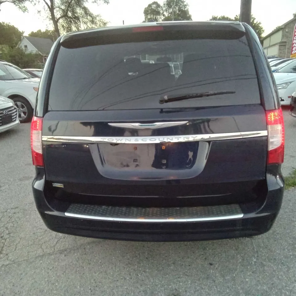 Chrysler Town & Country 2015 photo 5