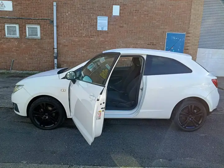 Seat Ibiza 2011 photo 3