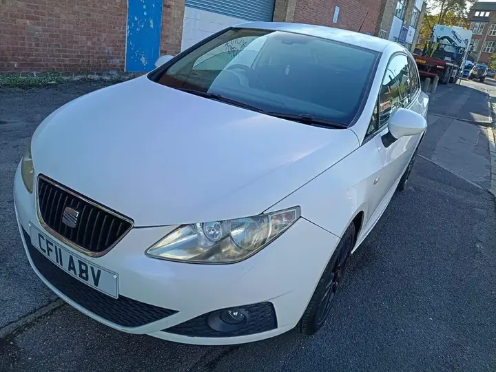 Seat Ibiza 2011 photo 2