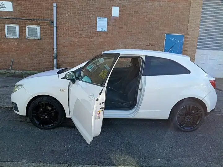 Seat Ibiza 2011 photo 4