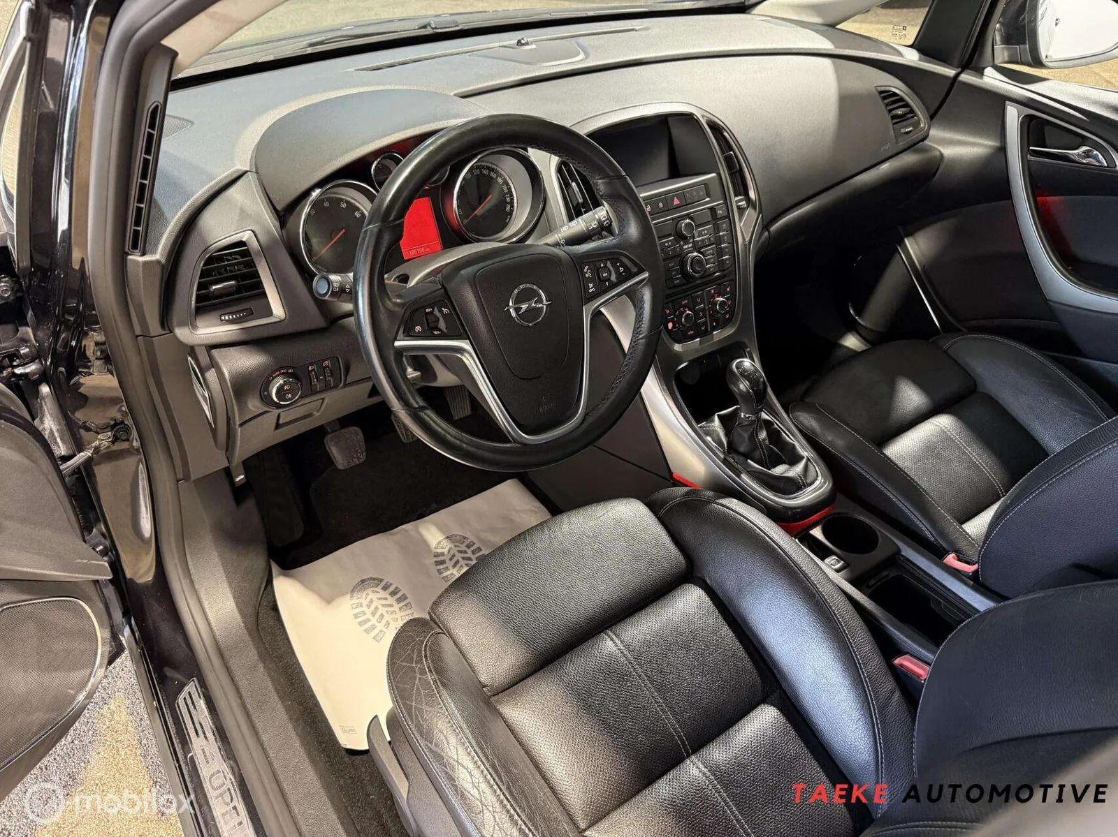 Opel Astra 2011 photo 3
