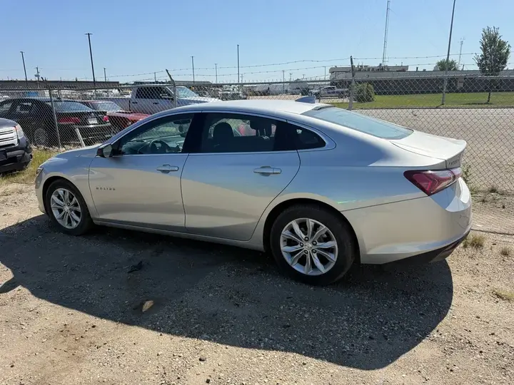 Chevrolet Malibu 2021 photo 2