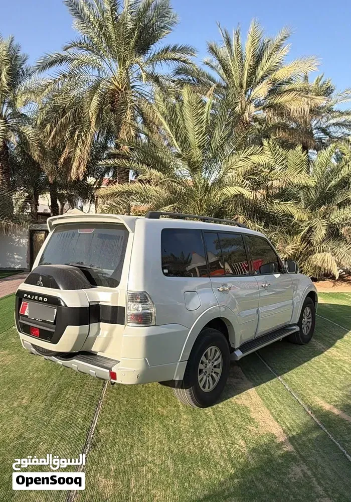 Mitsubishi Pajero 2015 photo 2
