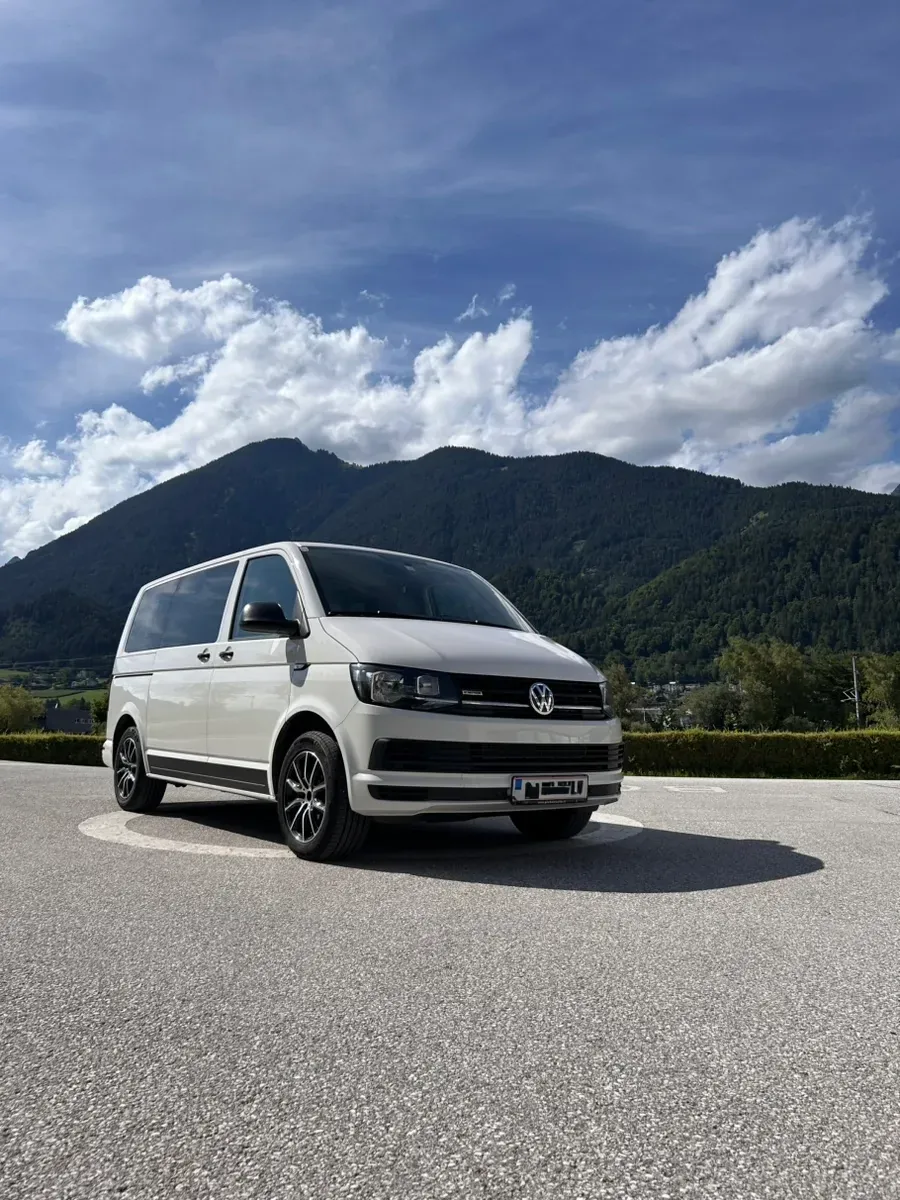 Volkswagen Multivan 2016 photo 2