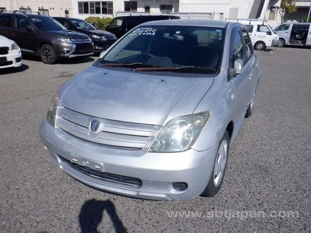 Toyota Ist 2004 photo 2