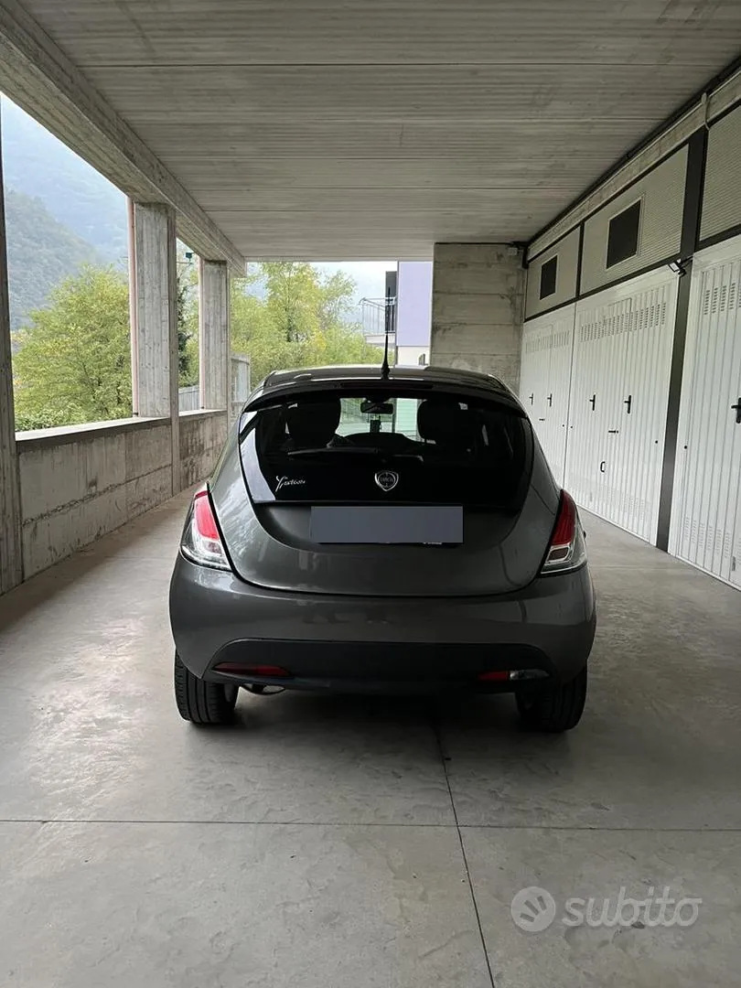Lancia Ypsilon 2014 photo 2