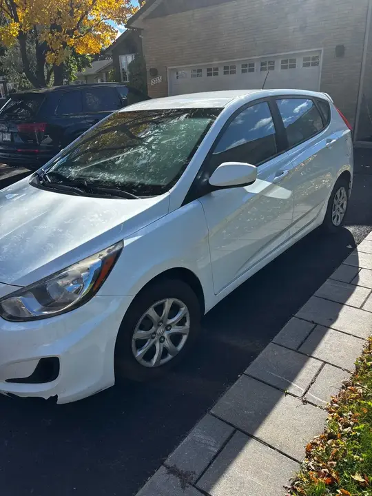 Hyundai Accent 2012 photo 4