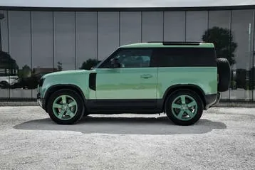 Land Rover Defender 2022 photo 3