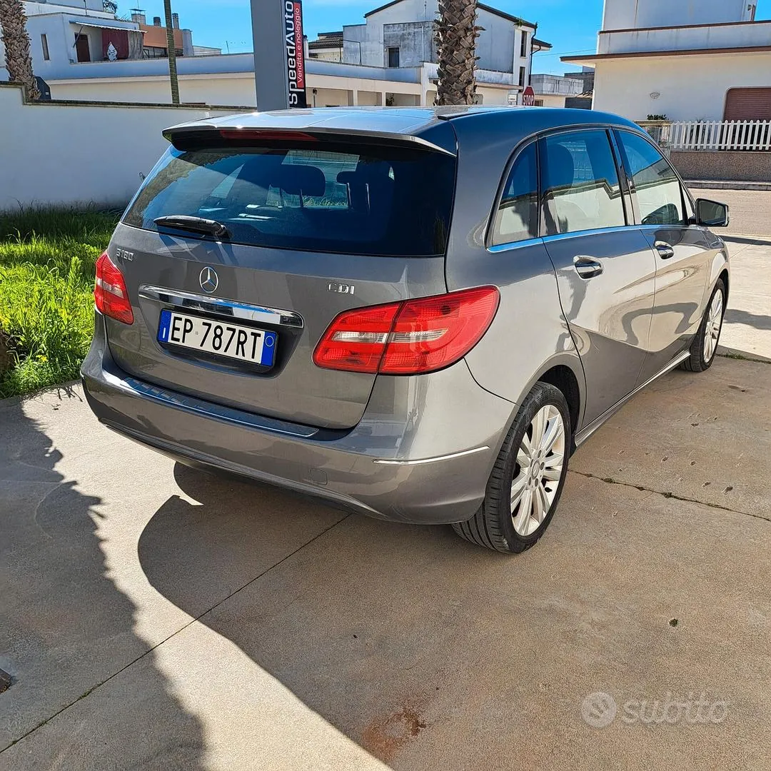 Mercedes-Benz B 180 Cdi 2013 photo 5