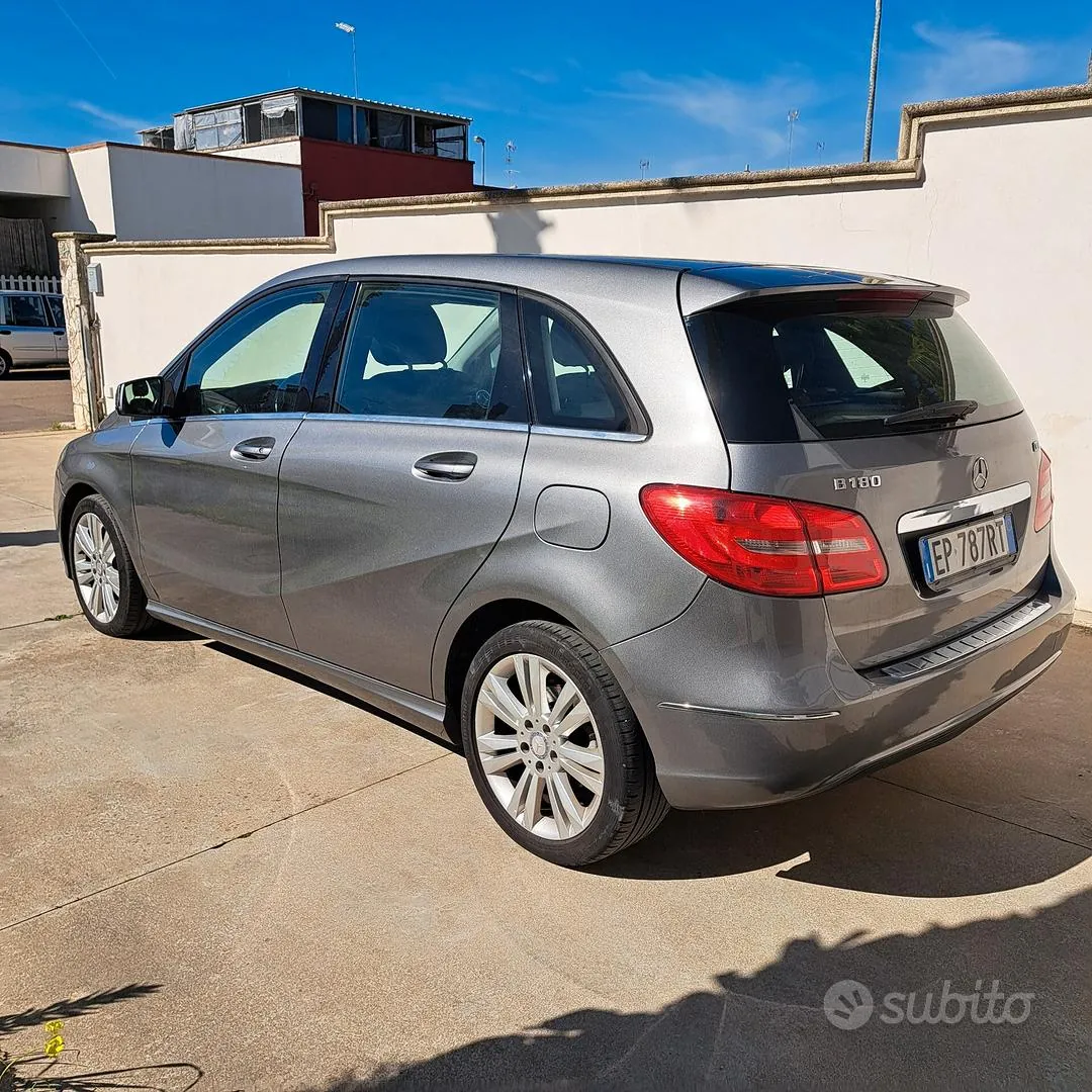 Mercedes-Benz B 180 Cdi 2013 photo 4