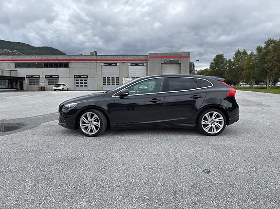 Volvo V40 2012 photo 2