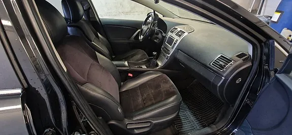 Toyota Avensis 2013 photo 4