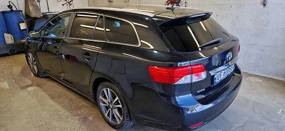 Toyota Avensis 2013 photo 2