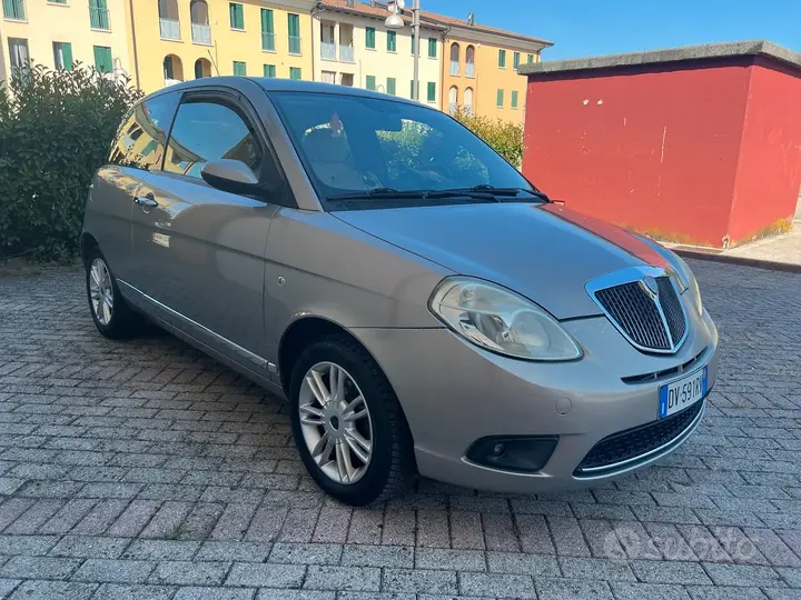Lancia Ypsilon