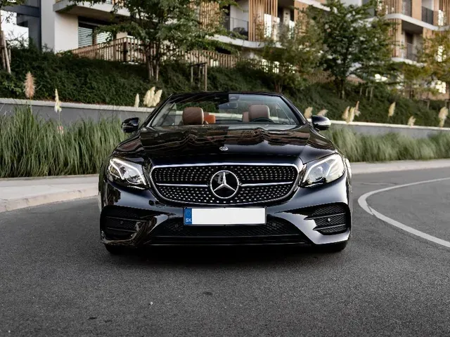 Mercedes-Benz E Trieda Cabrio 2019 photo 2