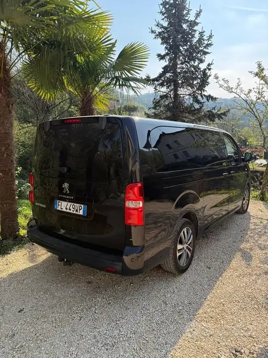 Peugeot Traveller 2018 photo 2