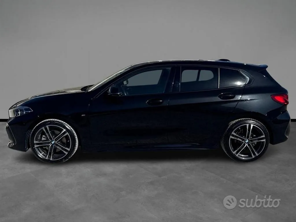 BMW 1 Series 2023 photo 2