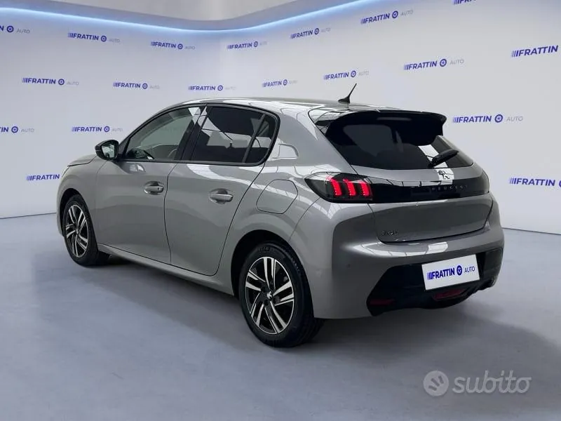 Peugeot 208 2023 photo 3
