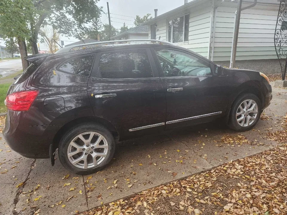 Nissan Rogue 2011 photo 2