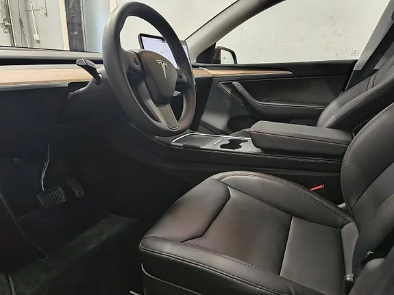 Tesla Model Y 2025 photo 5