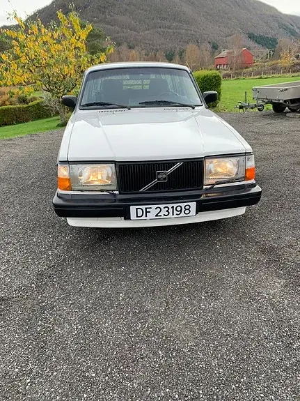Volvo 240 1987 photo 2