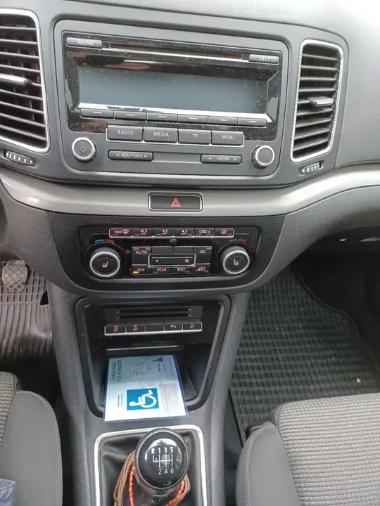 Volkswagen Sharan 2012 photo 2