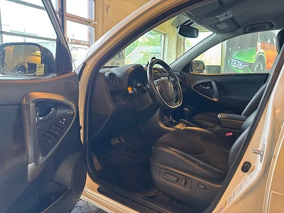 Toyota Rav4 2010 photo 4