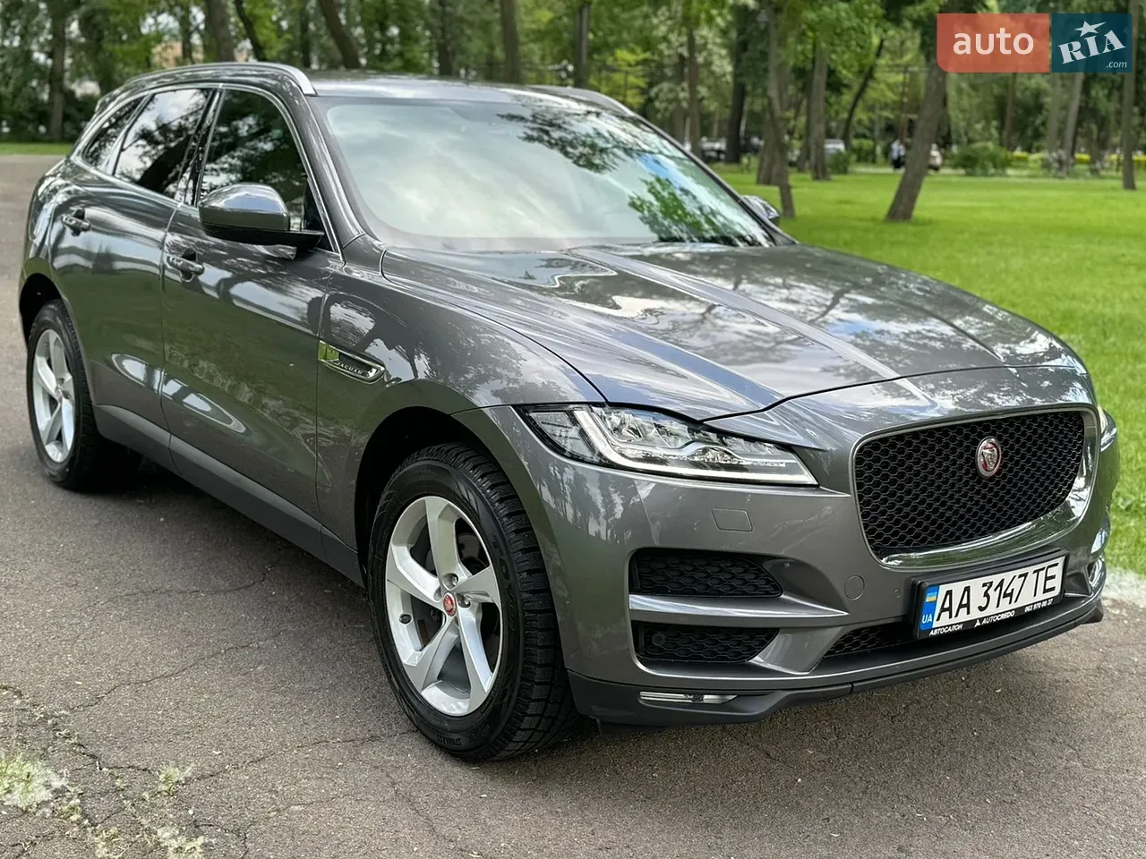 Jaguar F-Pace 2019 photo 4