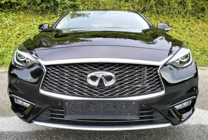Infiniti Q30 2016 photo 2