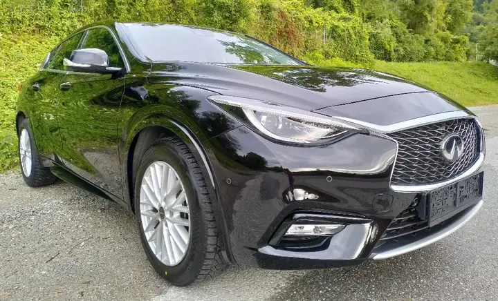 Infiniti Q30