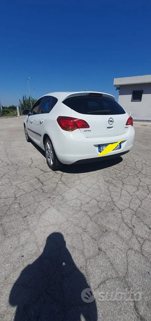 Opel Astra 2011 photo 4