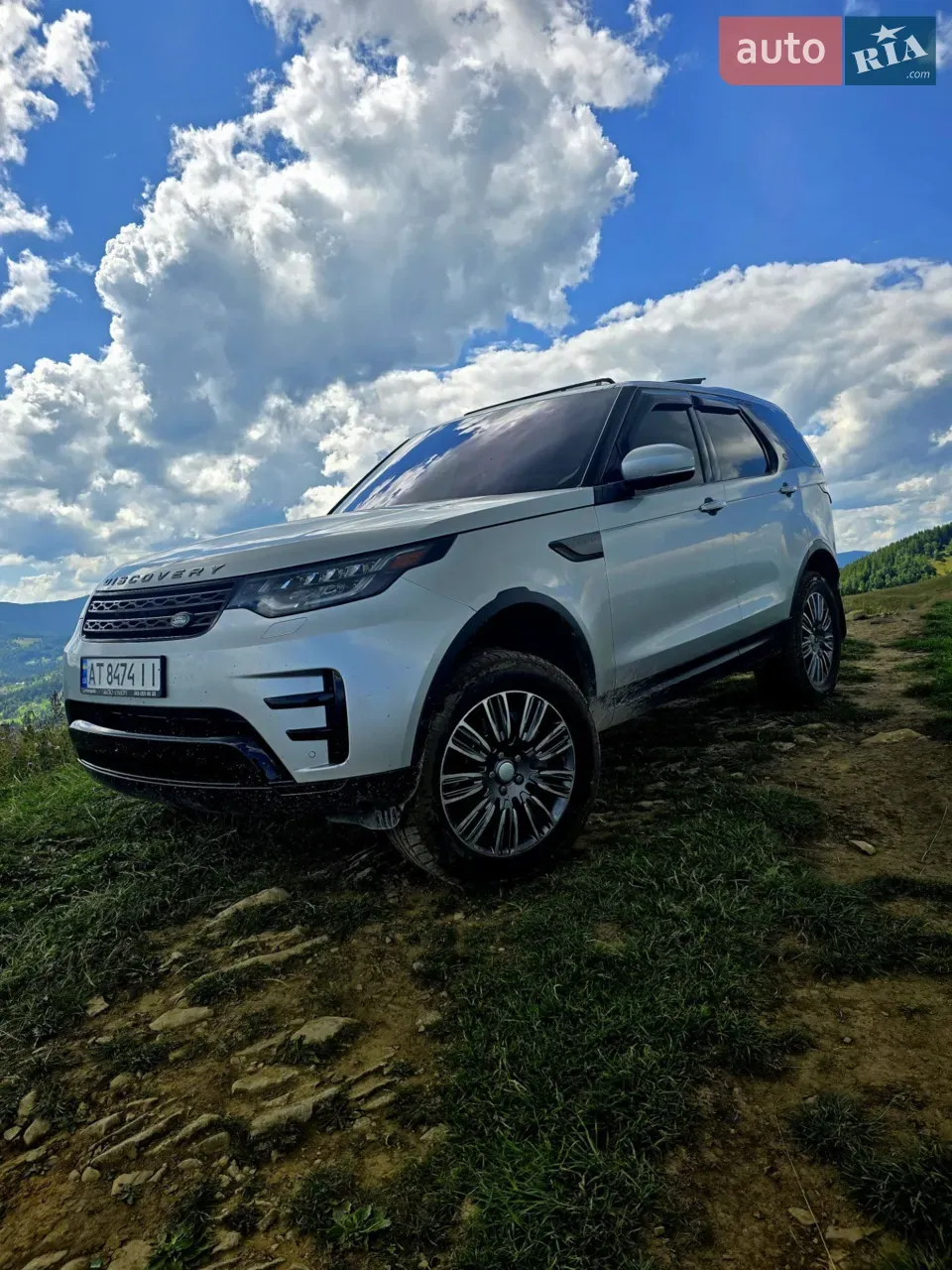 Land Rover Discovery 2019 photo 2