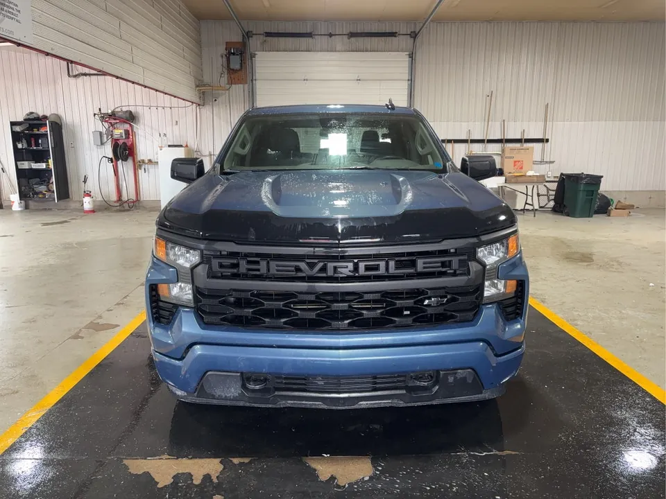 Chevrolet Silverado 1500 2024 photo 2