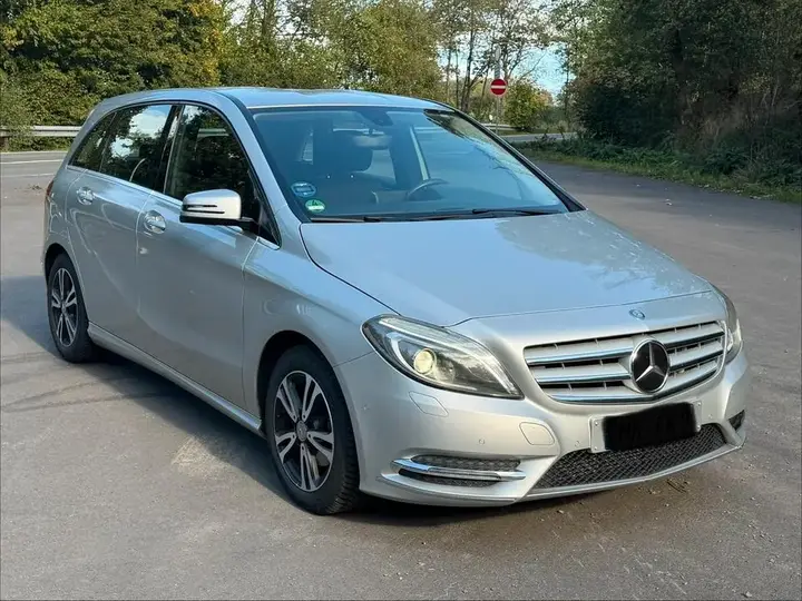 Mercedes-Benz B180