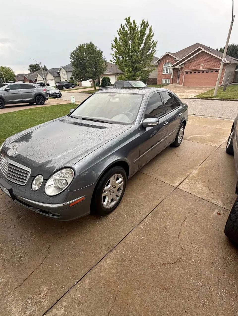 Mercedes-Benz E320 2005 photo 2